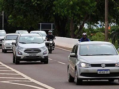 Últimos dias: motoristas com placas 7 e 8 têm até segunda para licenciar veículos