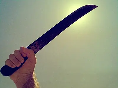 Homem leva golpes de facão na cabeça durante tentativa de homicídio em Corumbá
