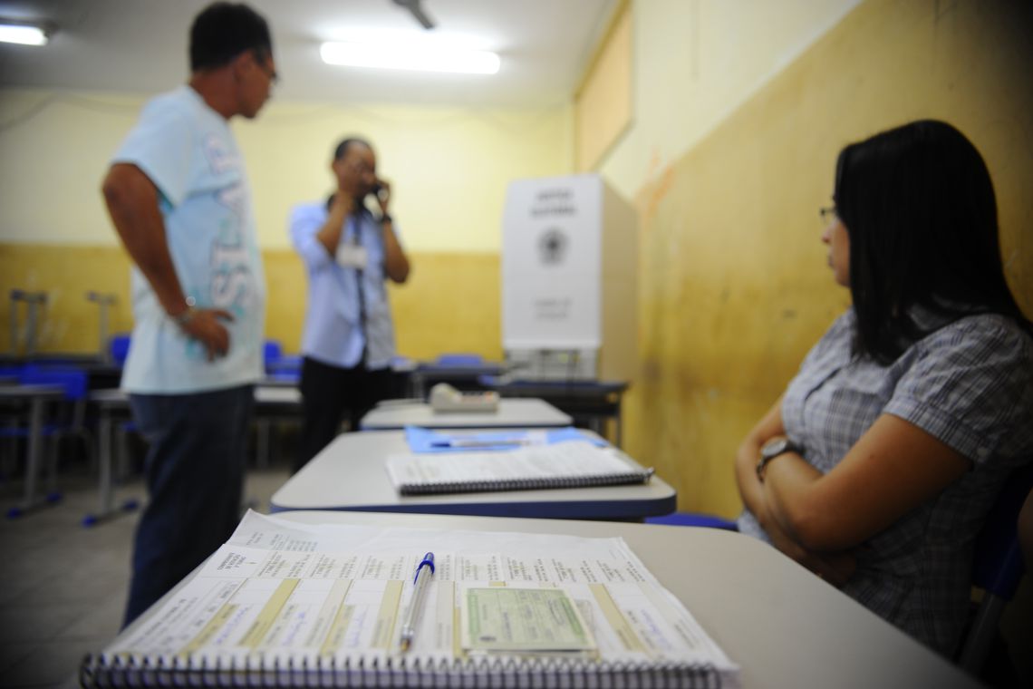 Justiça Eleitoral convoca mesários para segundo turno e alerta sobre faltas