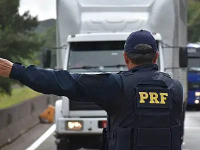 PRF prende 37 bolivianos e encontra 28 com cápsulas de cocaína no estômago em MS