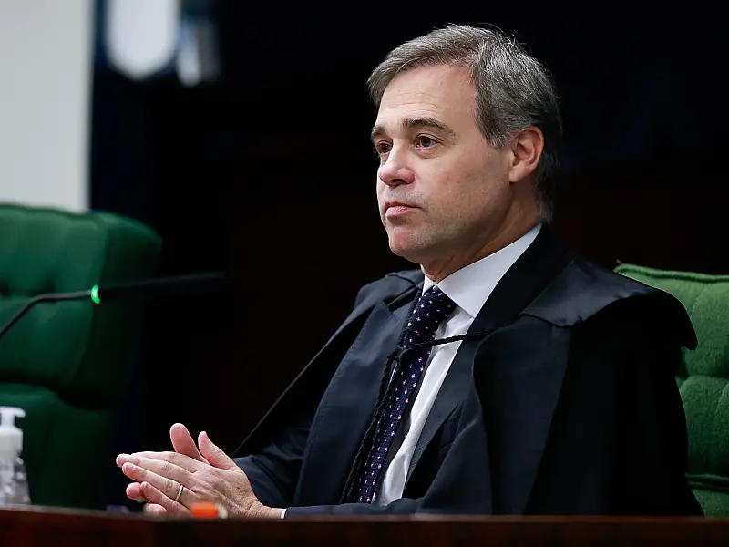 Mendonça autoriza PF a investigar repasses para filme sobre Bolsonaro