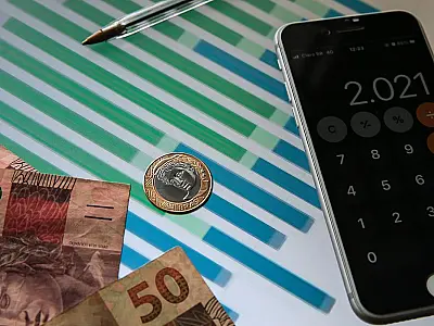 Custos altos derrubam confiança do comércio ao menor nível do ano