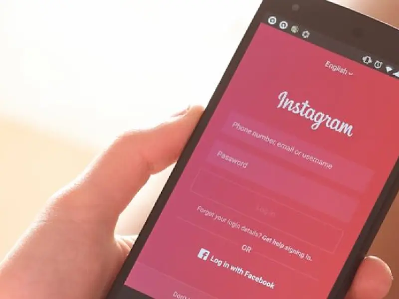 Redes sociais causam polarização e isolamento político em jovens