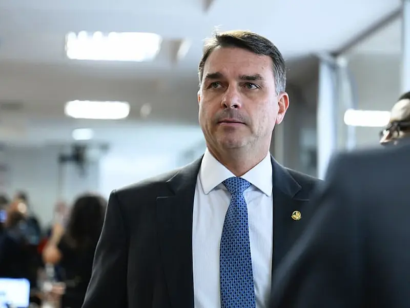 Moraes marca para 28 de julho depoimento de Flávio Bolsonaro à PF