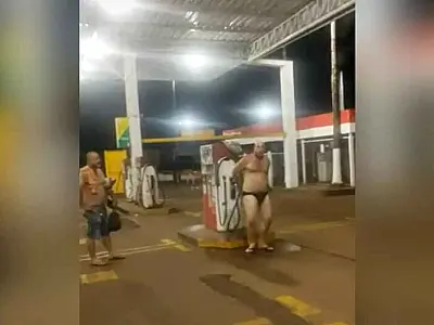 JD1TV: Caminhoneiro toma banho de cueca no meio de posto de combustíveis em MS