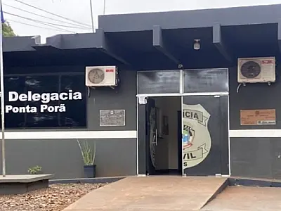 Homem é encontrado morto com faca ao lado em calçada de Ponta Porã