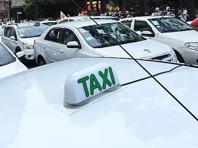 Campo Grande regulamenta Táxi Black, libera caminhonetes e autoriza táxis em corredores de ônibus