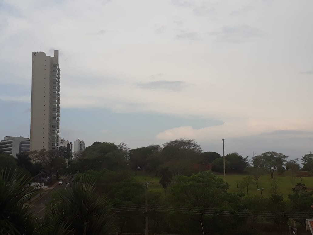 Semana começa com avanço de frente fria e risco de tempestade em MS