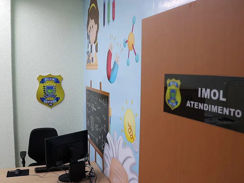 Após filho cair, garoto de 16 anos bate em companheira de 14 no Los Angeles