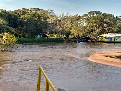 Mulher morre após acidente durante passeio de lancha em Paranaíba