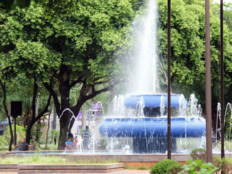 Homem é socorrido em estado grave após ser esfaqueado na Praça Ary Coelho