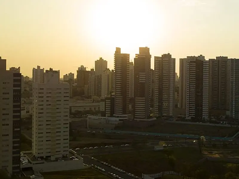 Calor de 36°C e umidade abaixo de 30% acendem alerta em MS