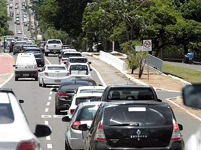 Motoristas de MS com placas finais 7 e 8 têm até segunda para pagar licenciamento com desconto