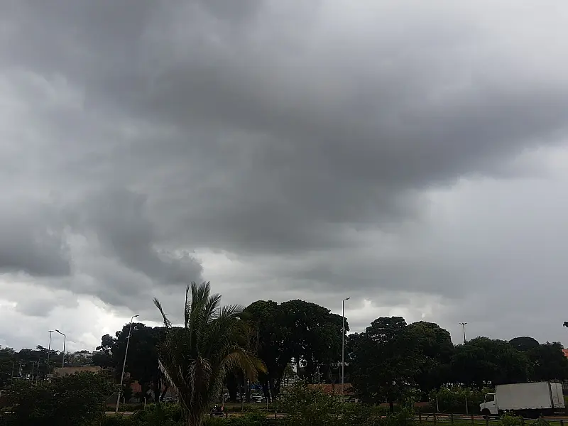 Ciclone e frente fria trazem risco de tempestade e ventos fortes a MS