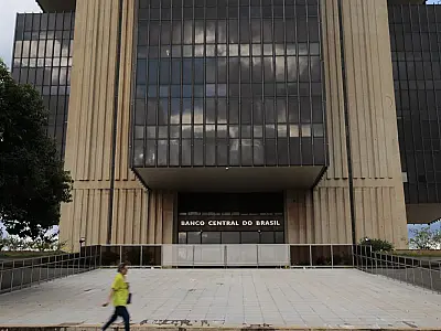 Mercado eleva projeção de inflação para 4,99% e reduz PIB