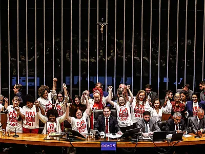 PEC que determina adoção de escala 5x2 passa em 1º turno na Câmara dos Deputados