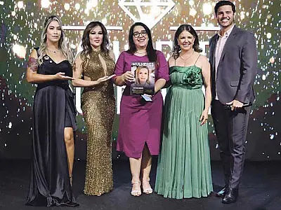 MULHERES QUE BRILHAM