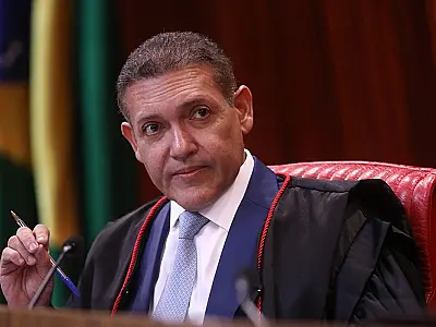 Nunes Marques assume presidência do TSE nesta terça-feira