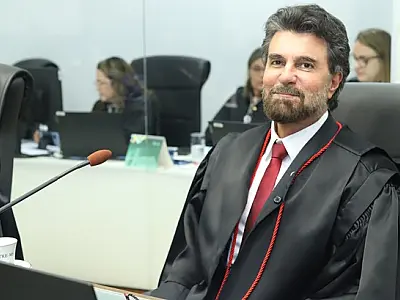 Garcete toma posse no TRE-MS e cita confiança nas urnas eletrônicas