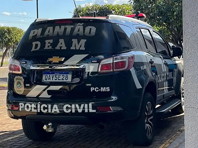 Homem enforca esposa na frente dos filhos no Jardim Noroeste e foge