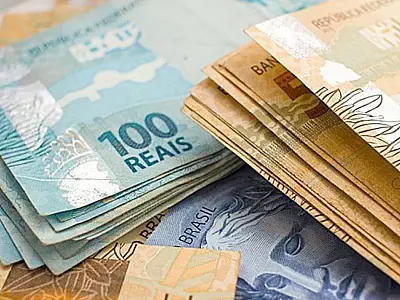Trabalhadores nascidos em novembro e dezembro recebem abono salarial