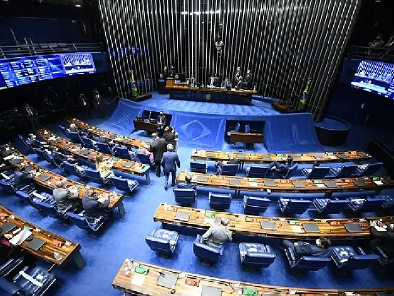 Senado marca debate sobre fim da escala 6x1, mas PEC segue parada na CCJ