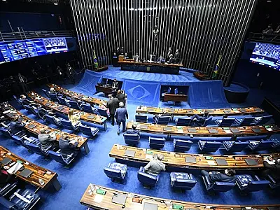 Senado marca debate sobre fim da escala 6x1, mas PEC segue parada na CCJ