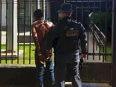 Homem é preso por matar outro a facadas em carvoaria de Ivinhema
