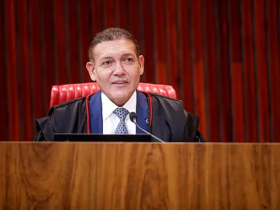 Defesa de Bolsonaro pede anulação de condenação por golpe; processo está com Nunes Marques