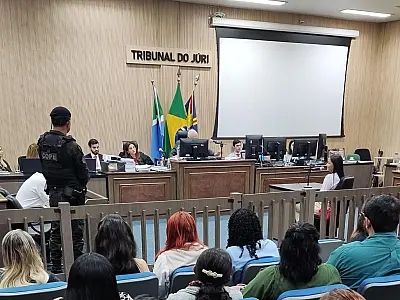 "Foi como se tirasse um pedaço de mim", diz irmã de Vanessa durante júri de João Augusto