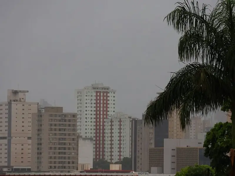 Ciclone traz chuva e derruba temperaturas no Dia dos Namorados em MS