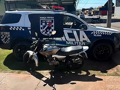 Empurrando moto sem combustível, homem é preso por receptação no Colúmbia
