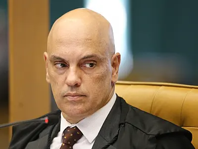 Moraes se declara impedido de votar pedido de liberdade de Bolsonaro