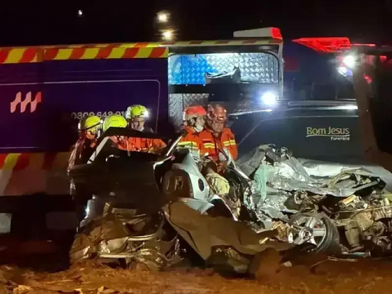 Colisão entre carro e caminhão deixa dois mortos na BR-163 entre Caarapó e Juti