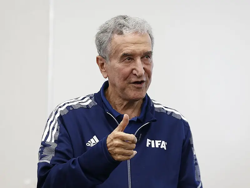 Técnico do tetra, Carlos Alberto Parreira é internado no Rio
