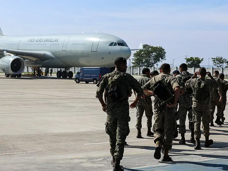 FAB envia militares e 18 toneladas de medicamentos para a Venezuela