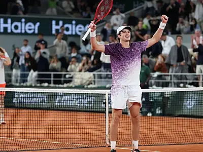 João Fonseca e Jakub Mensik se enfrentam nas quartas de final de Roland Garros