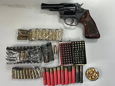 Idoso investigado por violência doméstica é preso com arsenal de munições na Capital