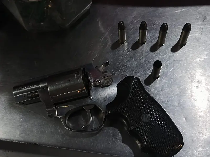 Dono de casa de carne atira na própria perna ao manusear arma no Estrela do Sul