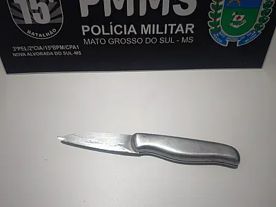 PM apreende adolescente com canivete e evita confusão em frente a escola em Nova Alvorada do Sul