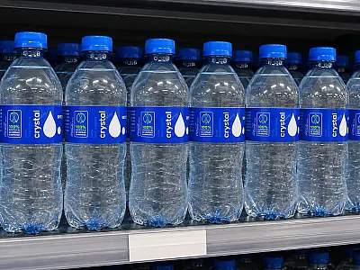 Anvisa determina recolhimento de lote de Água Crystal em quatro estados