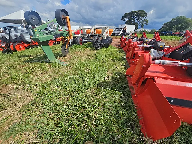 Governo entrega 77 máquinas para fortalecer agricultura familiar em 27 municípios de MS