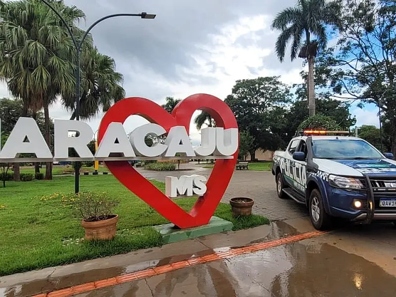 Idoso é preso após assediar jovem de 24 anos em praça de Maracaju