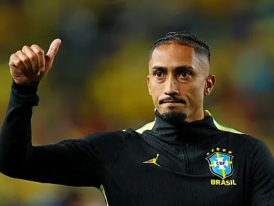 Raphinha sente dores na coxa direita e será reavaliado