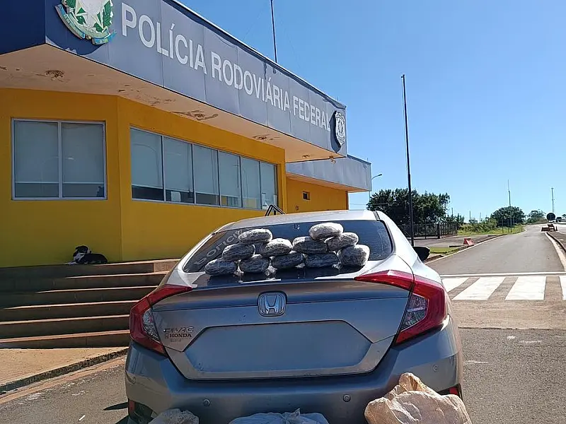Mãe usa filha como disfarce e acaba detida com carro roubado e droga em MS