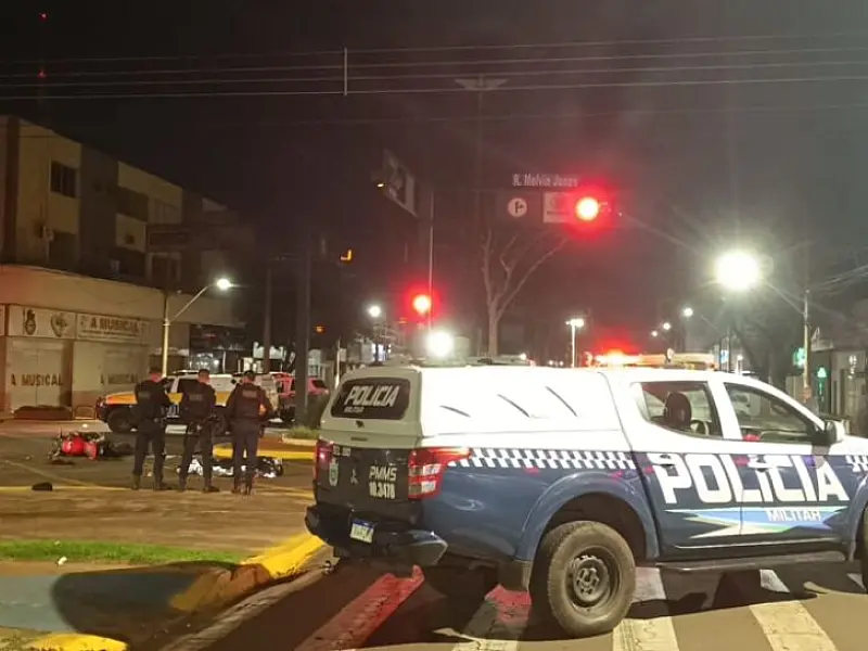 Homem morre após bater moto esportiva em caminhão no centro de Dourados
