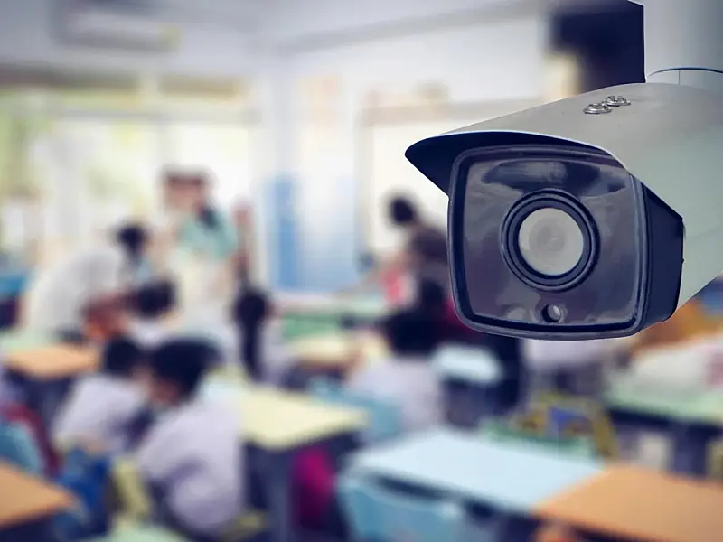 Alems vota novas regras para câmeras em escolas e projeto de apoio a mães atípicas