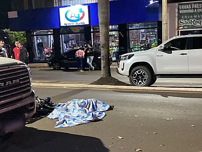 AGORA: Colisão entre moto e carreta termina com motociclista morto em Deodápolis