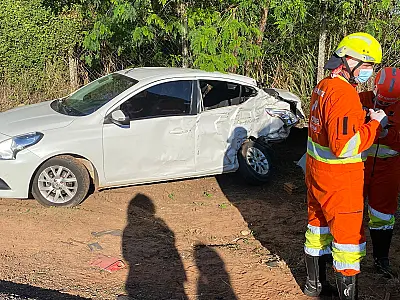 Mãe e filha ficam inconscientes em acidente no anel viário de Campo Grande