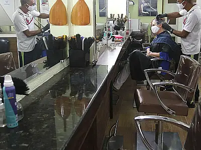 Setor de serviços volta a crescer e registra primeira alta em seis meses